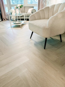 Vinyylilattia Puuteri kalanruoto